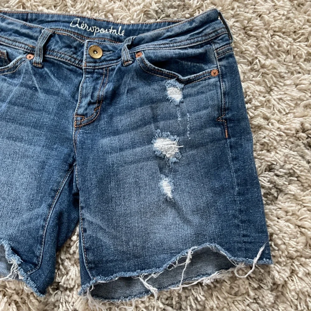 Aeropostale Boyfriend Denim Shorts Womens 00 Distressed Raw Hem Medium‎ Wash